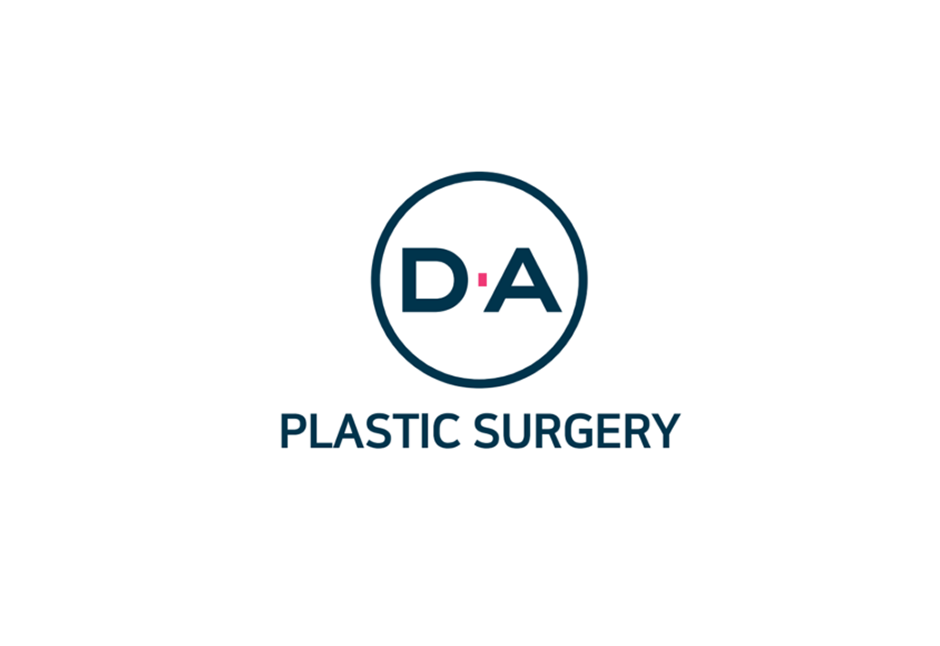 โลโก้ DA Plastic Surgery จากแหล่งทางการ