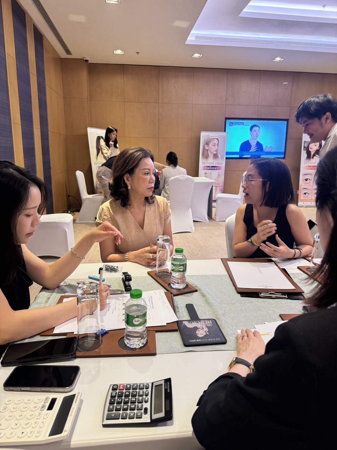 Cross-border plastic surgery consultation and case planning