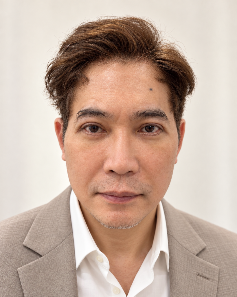 ภาพคุณพ่อคุณมะตูมในบทความรีวิวยกกระชับใบหน้าและคอที่เกาหลี